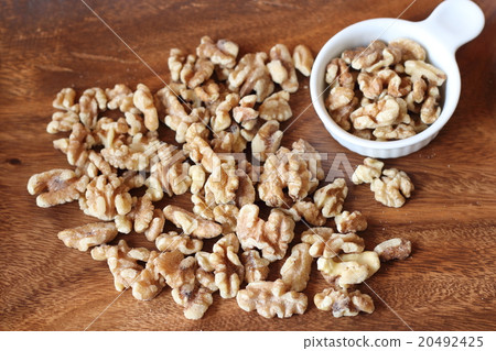 Walnut Walnut 20492425