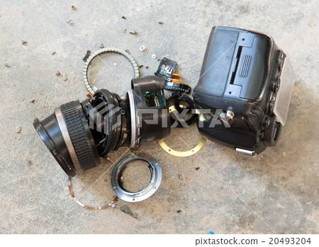 camera lens broken 20493204
