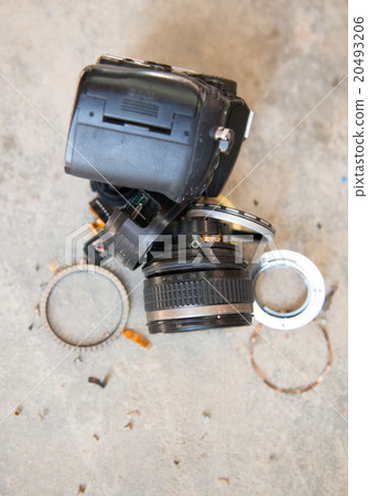 camera lens broken 20493206