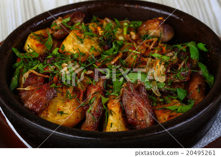 Baked potato with pork meat Baked potato with pork meat 20495261