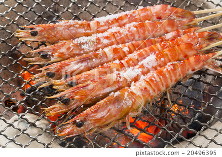 Charcoal grilled fire of a prawn prawn Charcoal grilled fire of a prawn prawn 20496395
