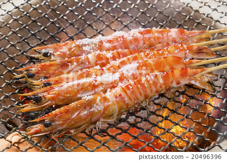 Charcoal grilled fire of a prawn prawn Charcoal grilled fire of a prawn prawn 20496396