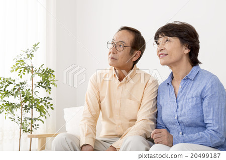 Senior couple looking far away by two people Senior couple looking far away by two people 20499187