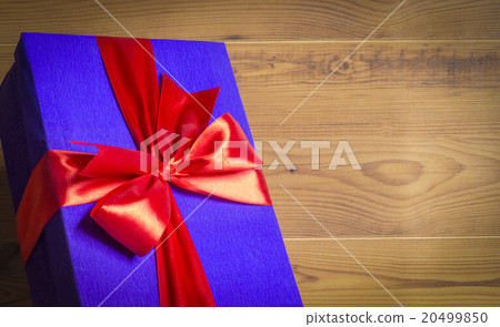 Gift box on wooden background Gift box on wooden background 20499850