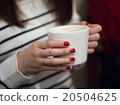 Women's hand with cup 20504625