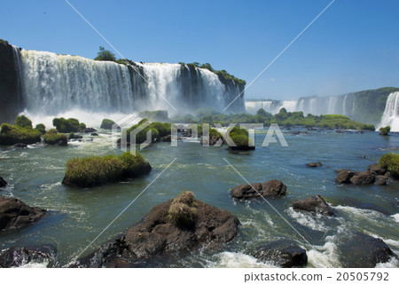 garganta del diablo at the iguazu falls garganta del diablo at the iguazu falls 20505792