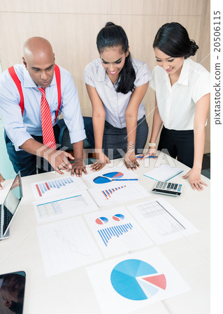 Asian business team in strategy meeting Asian business team in strategy meeting 20506115