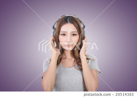 Woman enjoy the music Woman enjoy the music 20514383