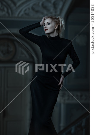 Blonde woman is bent like a statue. 20514858