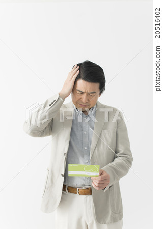 Middle-aged men who look down at passbooks Middle-aged men who look down at passbooks 20516402