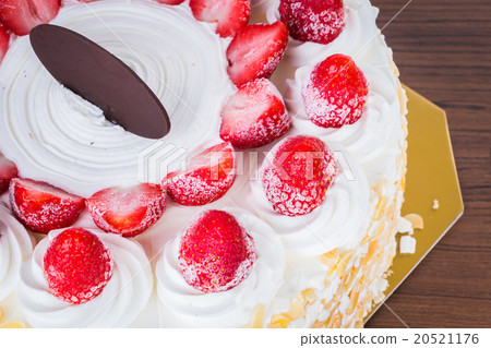Strawberry ice-cream cake Strawberry ice-cream cake 20521176