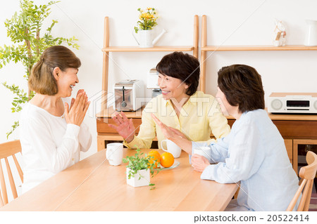 Senior women Senior women 20522414