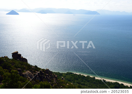 The Seto Inland Sea whose prince is seen from the mountain 20523035