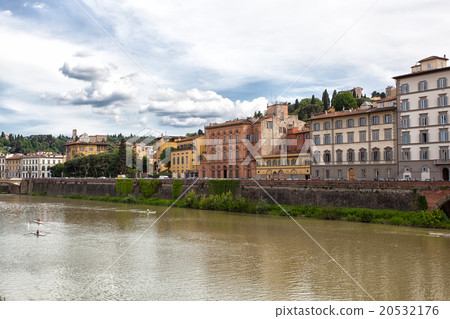 Houses on bank of river of Arno, Florence, Italy Houses on bank of river of Arno, Florence, Italy 20532176