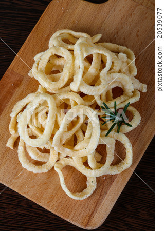 Fried onion rings 20539077