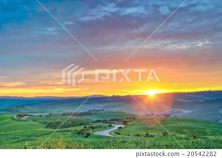 Colorful Tuscany sunrise 20542282