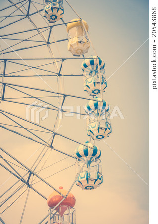 Vintage ferris wheel in the park Vintage ferris wheel in the park 20543868