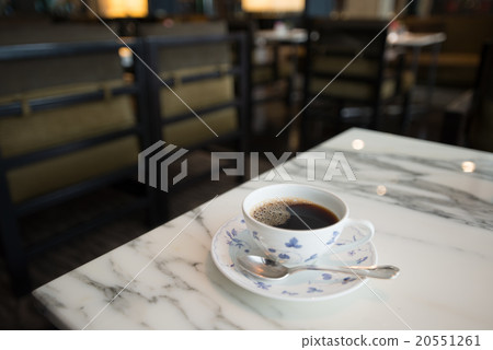 在一家咖啡店的咖啡 在一家咖啡店的咖啡 20551261