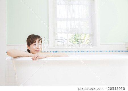 中年婦女洗澡 20552950