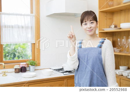 Middle female with a portrait apron Middle female with a portrait apron 20552988