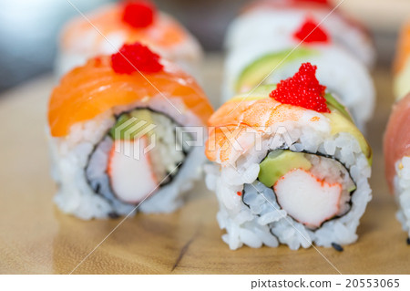 Sushi set, sushi roll with salmon Sushi set, sushi roll with salmon 20553065