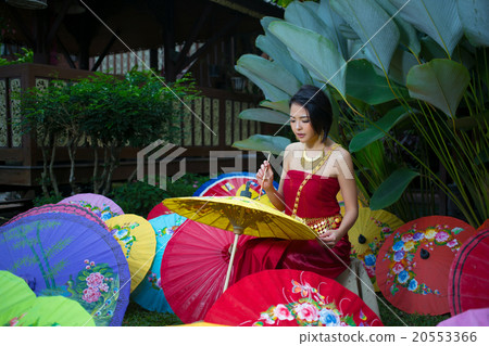 Thai Woman In Traditional Costume Thai Woman In Traditional Costume 20553366