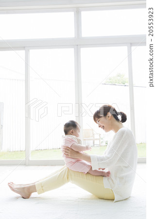 誰是嬰兒的母親 20553923