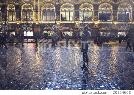 Night portrait of a girl in the autumn city 20554668