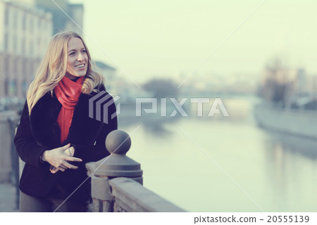female portrait in cold tones walk city female portrait in cold tones walk city 20555139