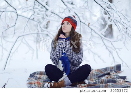 Winter picnic girl Winter picnic girl 20555572