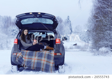 girl winter romance concept car travel 20555743