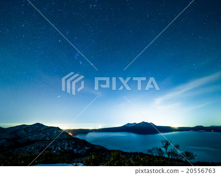 Large triangle in winter and Lake Shikotsu. December. From Icankoppe Mountain. 20556763