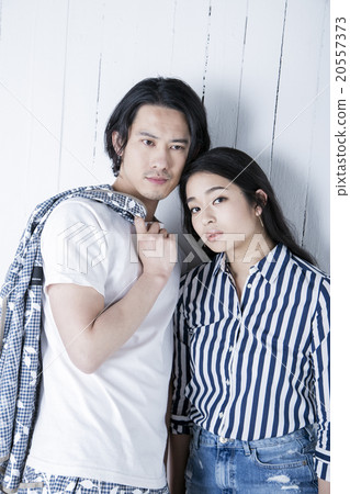 男人和女人享受時尚 20557373