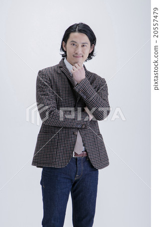 A man in a suit 20557479