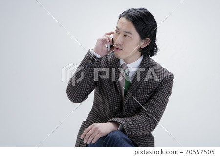 穿著西裝的男人 穿著西裝的男人 20557505