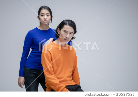 毛衣的男女 毛衣的男女 20557555