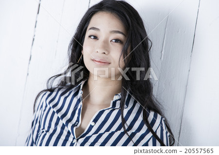 A woman in a border shirt 20557565