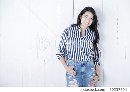 邊境襯衫的女人 邊境襯衫的女人 20557594