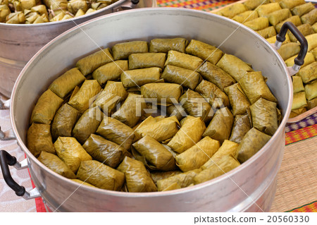 Bananas with Sticky Rice, Traditional Thai dessert 20560330