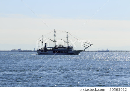 Kobe harbor / sail boat cruise scenery 20563912