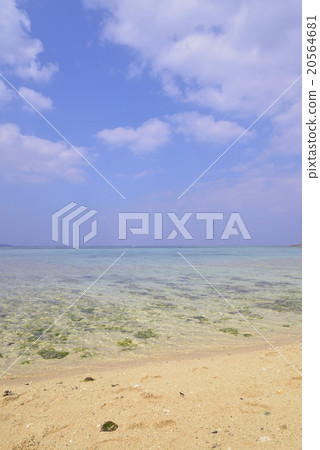 A beautiful sea of Okinawa 20564681