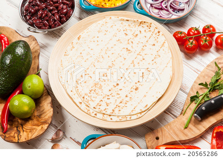 Tortilla with a mix of ingredients 20565286