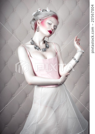 Beauty portrait of a blonde model with rosy cheeks Beauty portrait of a blonde model with rosy cheeks 20567804