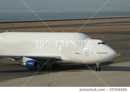 Dream lifter illuminated by the sun Dream lifter illuminated by the sun 20568886