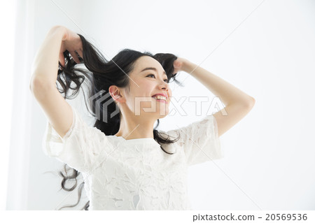 美女形象年輕女士護髮 20569536