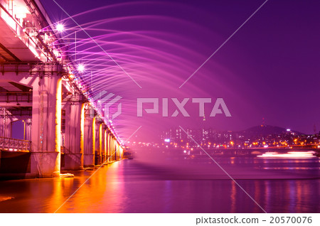 Rainbow fountain show at Banpo Bridge in Korea. 20570076