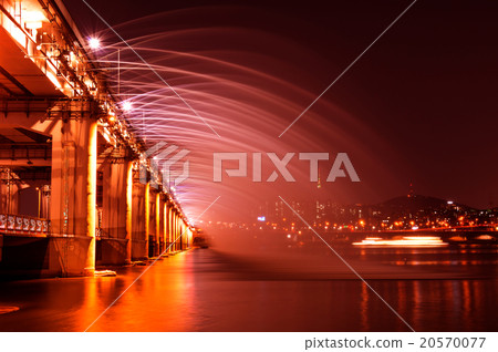 Rainbow fountain show at Banpo Bridge in Korea. 20570077