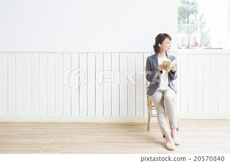 Young woman reading a book 20570840
