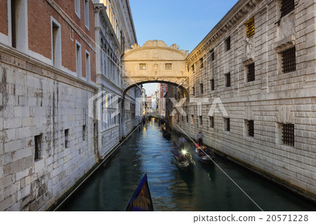 Bridge of Sighs, Venice, Italy. 20571228