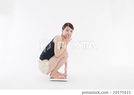 Scales and young women Scales and young women 20575815